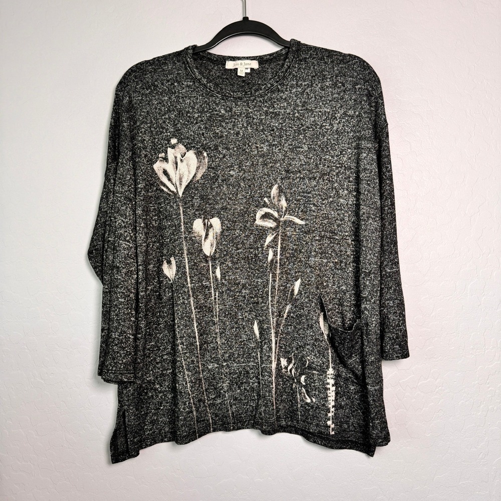 Jess & Jane Medium Tunic Top Gray 3/4 Sleeve Floral Graphic Pocket Made in USA